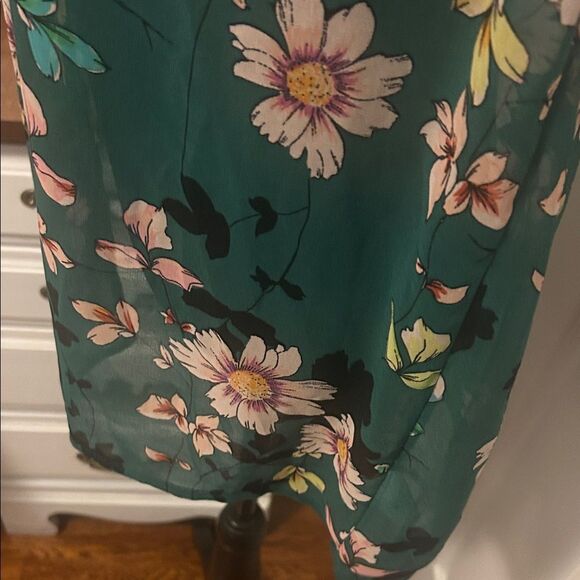 CAbi Teal Floral Sleeveless Blouse B - Picture 7 of 7